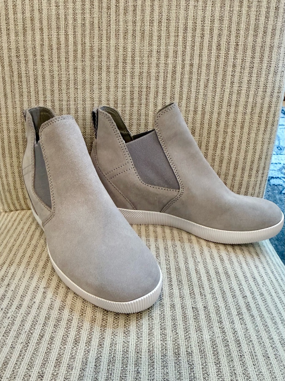 New Women's Sorel Out & Slip
On Wedge Chelsea grey suede boots # Chelsea #Fall